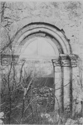 Portada de la iglesia en ruinas - Ahedo de Bureba - Burgos